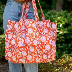 Bolsa de Mano de Algodón Acolchada con Estampado Floral, Hecha a Mano, Sostenible y Ecológica, Venta al Por Mayor, Bolsa de Mano Acolchada India - Product Image 4