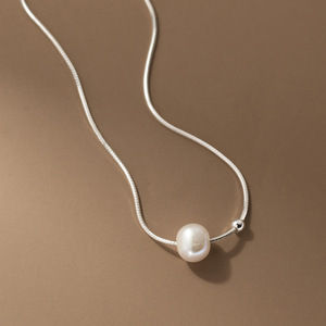 Collar de Perlas de Plata de Ley S925 con Cadena de Clavícula Ligera y Elegante, Perlas de Agua Dulce de 4 mm, Diseño Simple y Elegante - Product Image 1