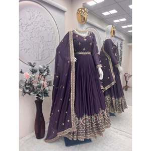 Ensemble robe et dupatta pour femmes de créateur avec broderies et sequins - Product Image 1
