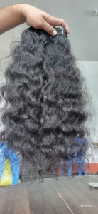 Extensions de cheveux humains vierges indiens bruts pas de traitement chimique Remy non transformés simples cheveux de trame bouclés étirés 100g de poids - Product Image 5