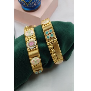 Atractivas pulseras de latón chapado en oro de primera calidad con moissanita, juego de dos brazaletes abribles para mujeres y niñas, colección para bodas. - Product Image 2