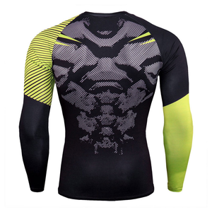 Ensemble de vêtements de sport pour homme, t-shirt à manches longues compressif et leggings longs, rayé noir et vert lime, en spandex et polyester, coupe ajustée - Product Image 2