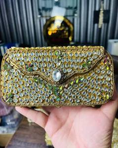 Pochette de mariage royale en mosaïque Kundan avec finition luxueuse ornée de cristaux, design de sculpture indienne en mosaïque, fabriquée en Inde - Product Image 2
