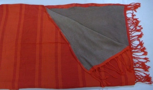 Pareo de playa a rayas teñido con hilo, 2 en 1: frente de poliéster y algodón, reverso de toalla. - Product Image 3