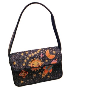 Sac bandoulière moderne brodé de perles, motif soleil, lune et étoiles, sac de soirée artisanal pour événements, accessoire de mode, pochette - Product Image 1