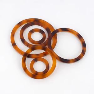 Hebilla de Anillo de Resina Hecha a Mano para Cinturones de Mujer, Ecológica, Duradera, con Acabado Liso - Product Image 1