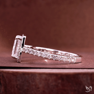 แหวนเพชรทรงเจ้าหญิง 2 กะรัต ประดับเพชรทรงสี่เหลี่ยมแบบ Halo ด้านกลาง วงแหวนแบบ Pave หรูหรา สำหรับงานหมั้นและงานแต่งงาน ทำจากทองคำขาว - Product Image 3
