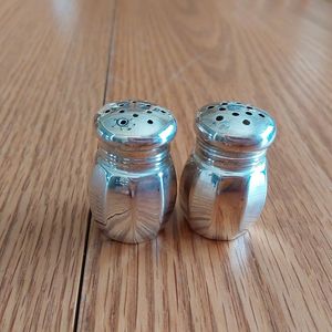 Polished Stainless Steel Salt Pepper Shaker Set For Home Decor Dining Table And <b>Kitchen</b> <b>Accessories</b> - Product Image 5