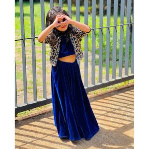 LEHENGA CHOLI pour bébé fille avec veste en viscose, soie et coton bleu, travail de broderie en velours attrayant - Product Image 2