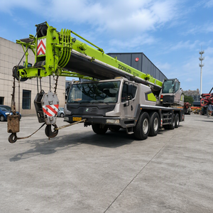 Grúa sobre camión ZOOMLION ZTC800V552 usada de 80 toneladas, año 2017, para elevación de materiales de construcción y construcción general, en venta. - Product Image 3
