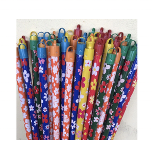 Manche de balai en bois coloré fleur de haute qualité fabriqué au Vietnam manche de balai bâton de balai bâton en bois - Product Image 1