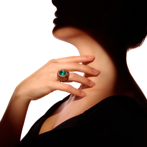 Luxury Cocktail <b>Ring</b> With Oval <b>Emerald</b> Stone And Diamond Halo In 925 <b>Silver</b> Wood Design Unisex Everyday Wear - Product Image 2