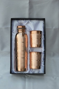 Bouteille d'eau artisanale en cuivre avec 2 verres, bouteille ayurvédique pour la santé, 950 ml, anti-fuite, compatible lave-vaisselle et micro-ondes, fournisseur OEM/ODM - Product Image 2