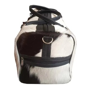 Bolsa de Viaje de Cuero Genuino Estilo Vintage con Cierre de Cremallera, Gran Capacidad de 36-55L, Bolsa de Fin de Semana Unisex, Estampado de Cocodrilo en Blanco y Negro - Product Image 2