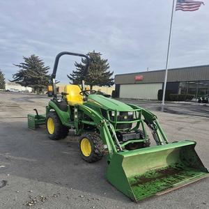 Nuevo Tractor Agrícola John Deere 2025R con Cultivador Rotatorio, Motor, Caja de Cambios, Rodamientos y Bomba - Product Image 1
