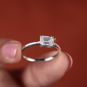 Anillo de Compromiso con Diamante Cultivado en Laboratorio, Corte Esmeralda, Oro Blanco de 14K, Joyería para Boda o Aniversario, Proveedor de Joyería - Product Image 6