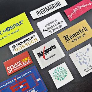 Etiquetas tejidas personalizadas para ropa con serigrafía y material de poliéster transpirable, talla unisex para adultos. - Product Image 5