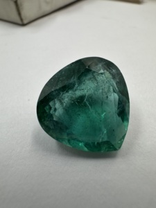 Esmeralda natural de Zambia en forma de corazón de 11.44 quilates, verde intenso, piedra preciosa suelta para la elaboración de joyas. - Product Image 5