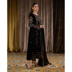 ผ้ากำมะหยี่ปักลายแฟชั่นเรียงตามลำดับพื้นล่างสุดด้วยสีดำ dupatta - Product Image 4