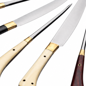 Juego de Seis Cuchillos para Trinchar Carne con Hojas Plateadas y Mangos Negros Naturales y Marrones con Refuerzos Dorados para Cortar y Rebanar en la Cocina - Product Image 5
