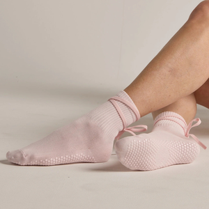 Chaussettes hautes de yoga et de Pilates avec logo personnalisé, antidérapantes, respirantes, en mélange coton/élasthanne/nylon, ajustement parfait pour femme - Product Image 1