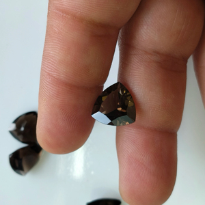 Cuarzo Ahumado Natural de 12MM con Corte Trillón, Gema Suelta de la Mejor Calidad para la Fabricación de Joyas - Product Image 1