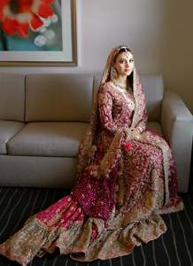 Vestido de Novia Rojo Hecho a Mano, Largo hasta el Suelo, Silueta Imperio, Mangas Largas, Cuello Barco, Borlas, Cristales y Perlas, Limpieza en Seco, Cola de Cepillo - Product Image 5