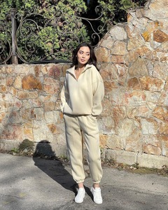 Ensemble survêtement femme 2026 de haute qualité : sweat à capuche court zippé et pantalon de jogging, impression personnalisée en relief, ensemble 2 pièces - Product Image 1