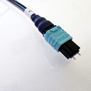 สายแพทช์ไฟเบอร์ออปติก MPO ถึง LC 12 คอร์ สายเคเบิลออปติคอลแบบแอคทีฟ ตัวเชื่อมต่อสีน้ำเงิน - Product Image 2