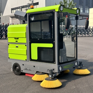 Nouveau balayeuse autoportée électrique avec brosse de balayage de 2500 mm de largeur, pour le nettoyage des grandes routes, capacité de la benne de 220 L - Product Image 4