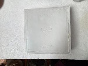 สมุดเยี่ยมงานแต่งงานปกหนังสีขาวรักษ์โลก ปั๊มนูนอักษรย่อส่วนตัว อัลบั้มเก็บความทรงจำ หน้ากระดาษมีเส้นสำหรับงานแต่งงาน - Product Image 2