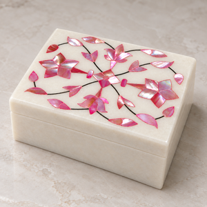 Boîte à bijoux carrée en marbre gravé Stonecrafts International MOP027 avec couvercle, rangement et présentoir, design moderne, Noël, Uttar Pradesh - Product Image 2
