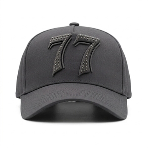 Casquette de baseball noire à 6 panneaux avec logo 77 en strass brodé sur le devant, ajustable, unisexe, style streetwear - Product Image 3