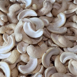 Best Price SANTIGO <b>Nuts</b> <b>Kernels</b> Kaju Cashew <b>Nuts</b> Broken Kaju Private Label Packaging - Product Image 1