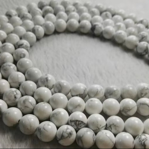ลูกปัดหินฮาวไลท์สีขาวทรงกลมเรียบเนียน สำหรับทำเครื่องประดับ DIY - Product Image 1