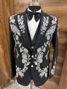 Traje de esmoquin negro bordado para hombre, de 3 piezas, con solapa tipo chal y pajarita bordada, para novio. Fabricante OEM ODM personalizado. - Product Image 2