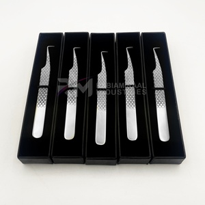 Pince à épiler pour extensions de cils RMI en acier inoxydable, pointe de 10 mm, 90 degrés, argentée, pointes lisses/dentelées, poignée diamant - Product Image 3