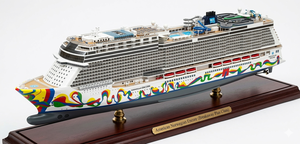 Modèle de bateau de croisière Norwegian Encore (Breakaway Plus Class) sur mesure - Norwegian Cruise Line - 76,2L x 2,54L x 2,54H cm - Product Image 2