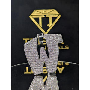 จี้รูปตัวอักษร W ประดับเพชร VVS แล็บโกรว์ เงินแท้ 925 เครื่องประดับจาก Trisha Jewels - Product Image 1