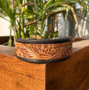 Collar de perro de cuero con herramientas manuales florales para mascotas, accesorio ajustable acolchado de cuero genuino Real para cinturón de cuello, lo último en ventas - Product Image 2