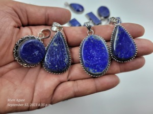 Pendentifs tendance en laiton sculpté à la main de qualité supérieure avec serti en forme de cœur en pierre de jade, pour la fabrication de bijoux DIY et les fêtes, vente en gros - Product Image 3
