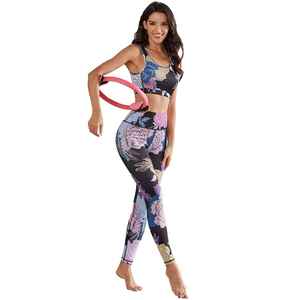Ensemble de vêtements de yoga imprimés par sublimation pour femmes, soutien-gorge et legging avec impression par sublimation, design uni à prix avantageux pour les fabricants - Product Image 4
