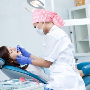 หมวกสครับพยาบาลแบบใหม่สำหรับทุกเพศ วัสดุคุณภาพสูง ระบายอากาศได้ดี แห้งเร็ว สวมใส่สบาย ปกป้องเส้นผม ใช้ในทางการแพทย์ สามารถปรับแต่งได้ - Product Image 4