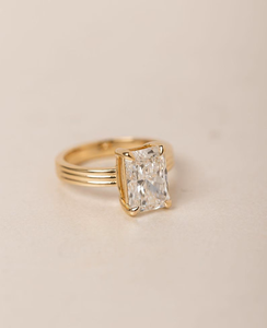 Anillo de compromiso solitario de oro macizo de 14K con moissanita de corte radiante de lujo, 4 quilates, joyería fina al por mayor - Product Image 5