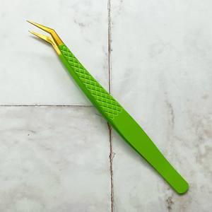 Pinces professionnelles pour extensions de cils vertes – Embouts de précision dorés, poignée antidérapante, styles courbes et droits multiples - Product Image 2