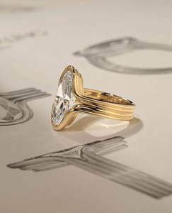 Bague solitaire en or avec diamant de laboratoire de taille Moval (hybride marquise-ovale) pour femme, idéale pour fiançailles et mariage, certifiée IGI - Product Image 6