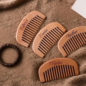 Peigne de naissance pour femme enceinte, mini, fait main, économique, écologique, en bois de poirier, pour soins capillaires naturels - Product Image 1