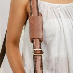 Sac de voyage en cuir véritable le plus vendu, design prêt à l'emploi avec intérieur spacieux, fermetures éclair robustes et sangle réglable - Product Image 4