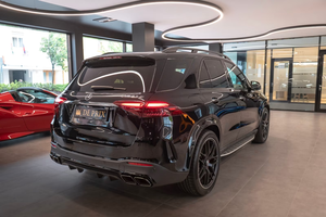 Mercedes Benz GLE 63 AMG SUV de luxe haute performance, turbo, transmission intégrale, intérieur haut de gamme, faible kilométrage, véhicule d'occasion de qualité export - Product Image 6