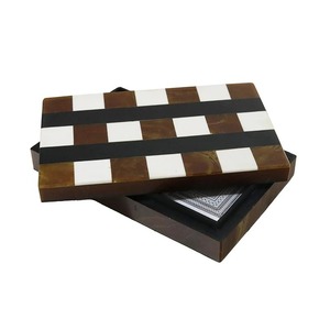 Porte-cartes en résine fait main, boîte de rangement pour cartes avec incrustation en résine, cadeau unique pour anniversaire, cadeau pour les amateurs de poker - Product Image 1
